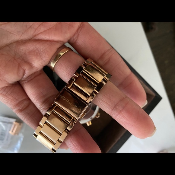 Authentic Rose gold Michael Kors watch - Picture 3 of 4